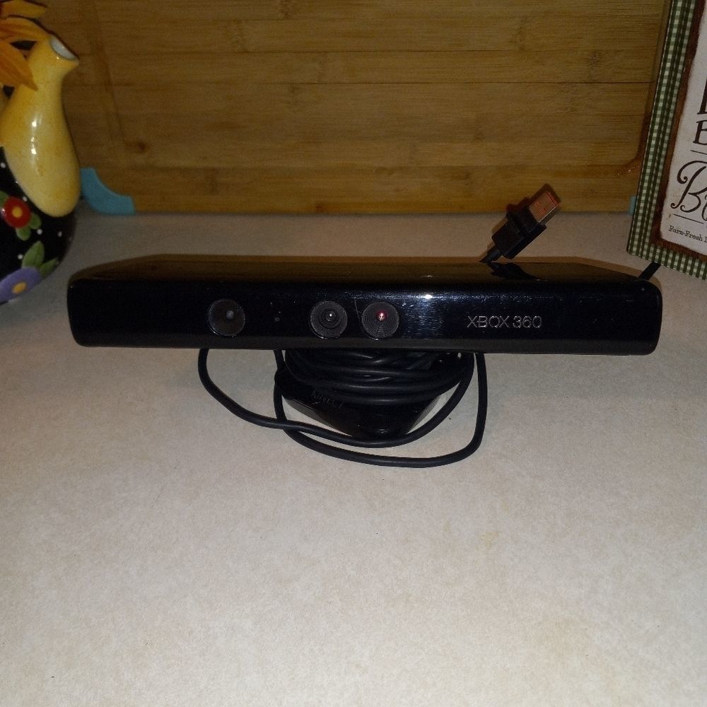 XBOX 360 KINECT - Picture 2 of 9